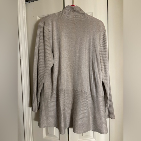 The Avenue - Picture 3 of 3